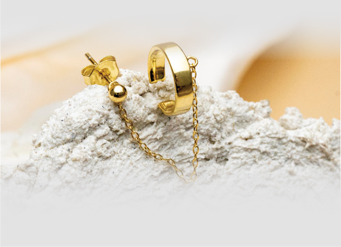 شوینده طلا و جواهر جی ام اس | GMS  درخشش جواهرات خود را بدون نیاز به مراجعه به طلافروشی‌ها، در منزل  بازگردانید. ​​​​​​​ با روشی حرفه‌ای، ایمن و مقرون ‌به ‌صرفه، زیبایی و درخشندگی طلاهای خود را حفظ کنید.   تجربه‌ای لوکس از مراقبت و شفافیت برای جواهرات خود داشته باشید. ​​​​​​​ جواهرات شما شایسته بهترین مراقبت‌اند؛ با جی ام اس، درخشندگی چشمگیر را تجربه کنید.